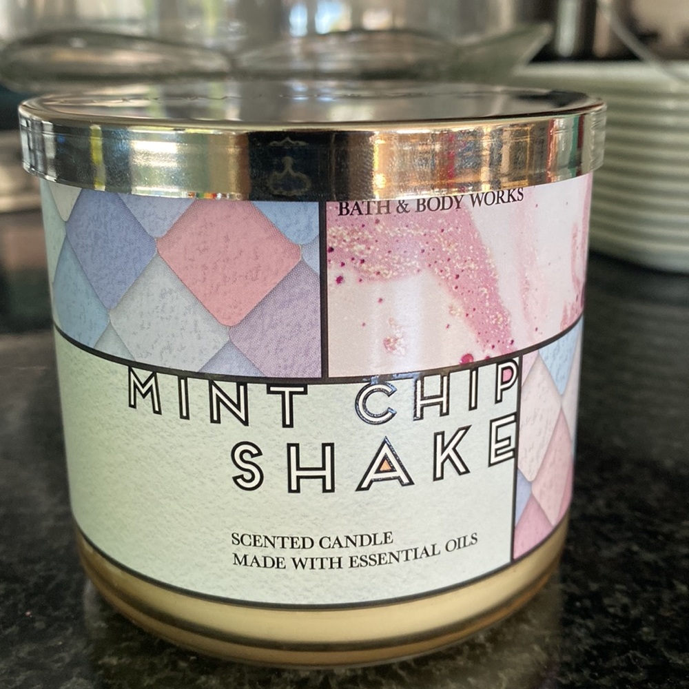 Bath and Body retired MINT CHIP SHAKE candle